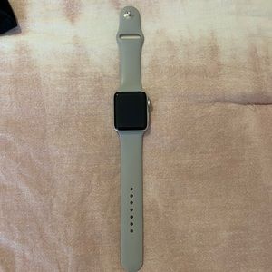 Series 3 Apple Watch 42 MM (GPS)
